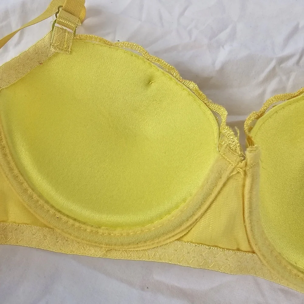 Sophid NWT Womens Lace Padded Bra Size 32B Yellow